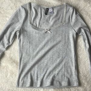 DIVIDED Gray Cropped Long Sleeve with Lace Trim
